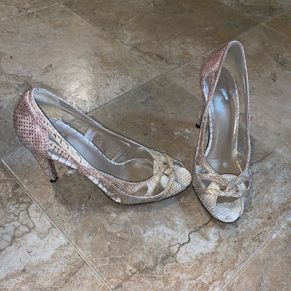 Stuart Weitzman Peep toe pump